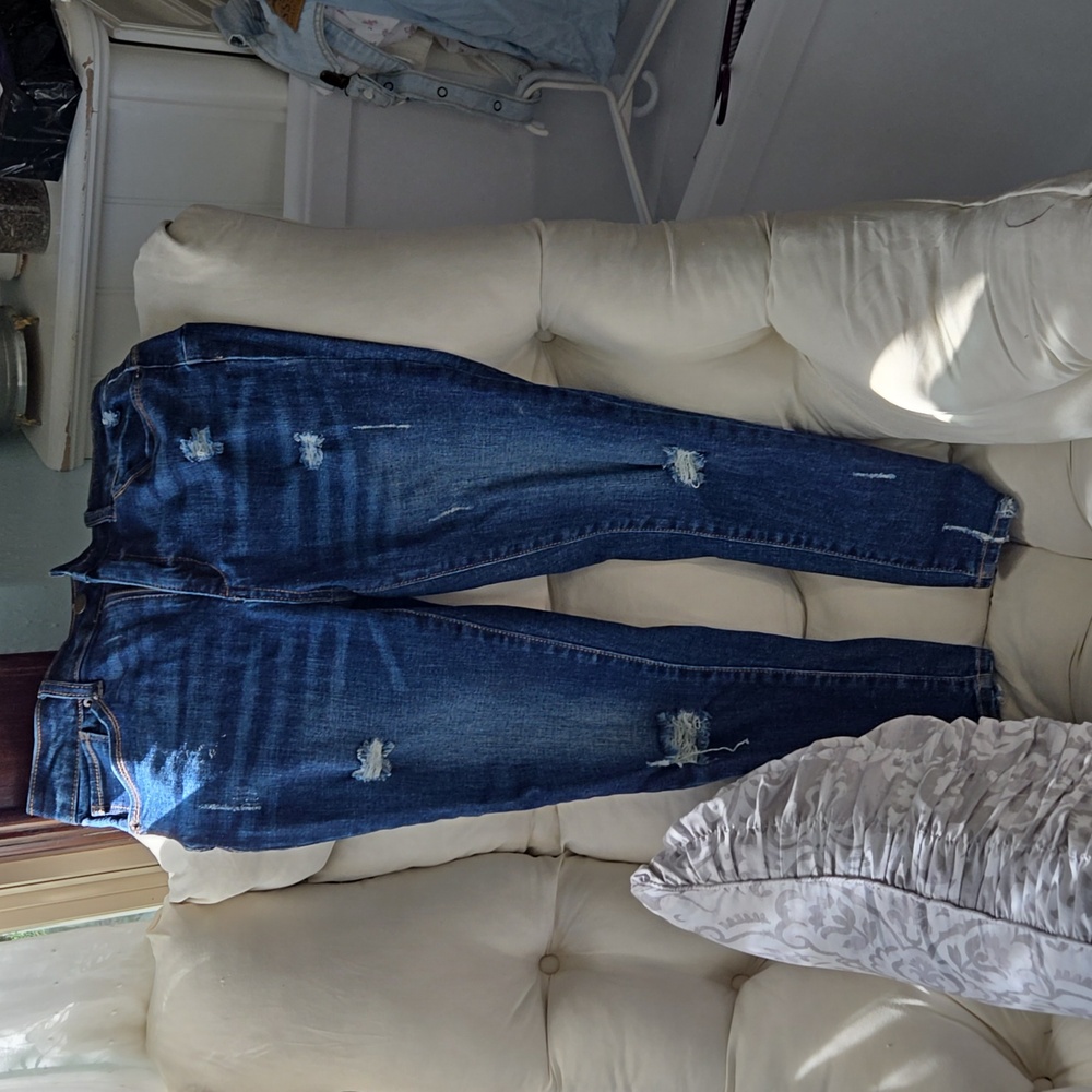 7 American Bazi distressed skinny ankle blue jeans. Excellent condition.
